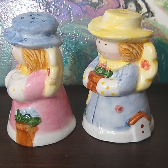 Adorable angelic Salt & Pepper shakers set - Picture 5 of 7